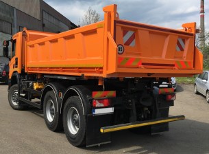 Scania - Třístranná korba s horním zavěšením bočnic